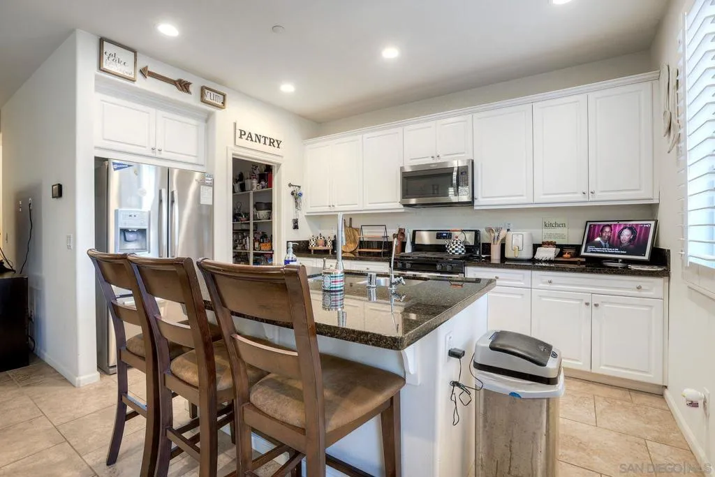 35430 Marabella Ct, Winchester, California 92596 home-pic-6