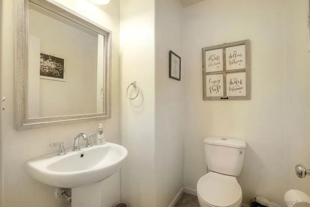 35430 Marabella Ct, Winchester, California 92596 home-pic-9