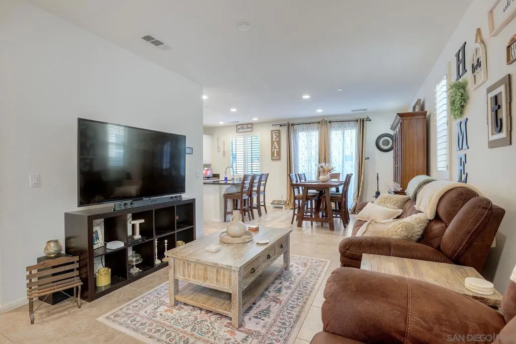 35430 Marabella Ct, Winchester, California 92596 home-pic-2