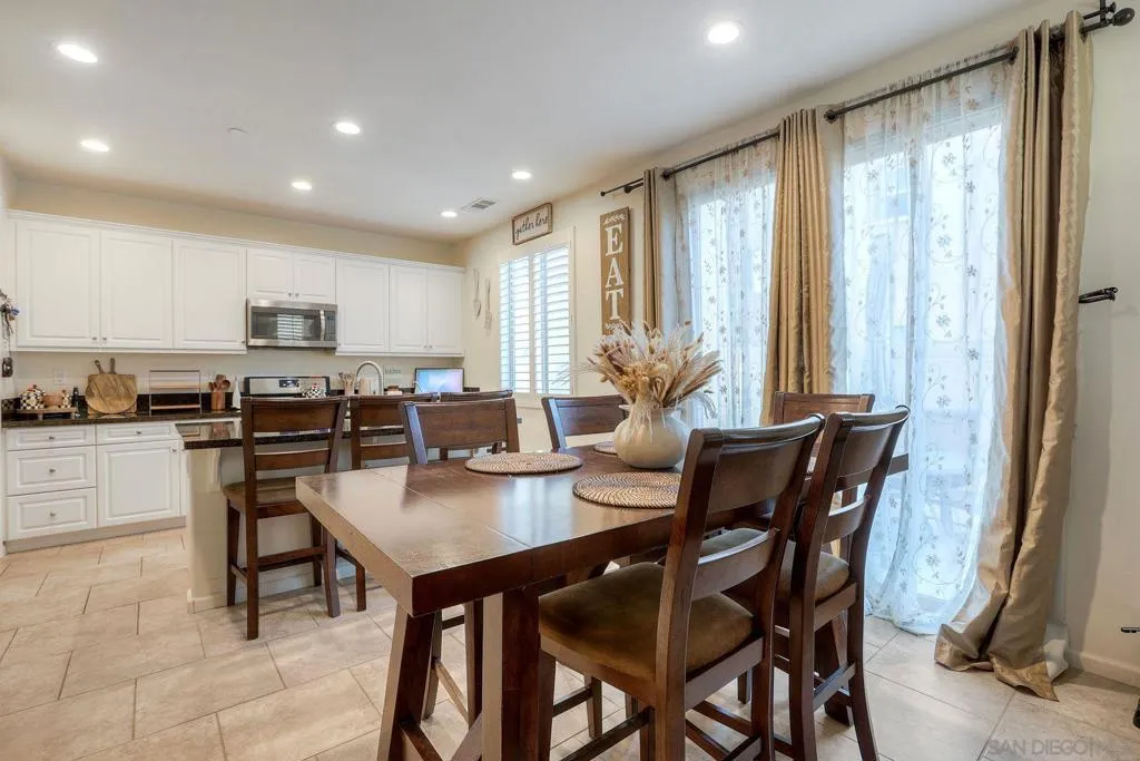 35430 Marabella Ct, Winchester, California 92596 home-pic-4