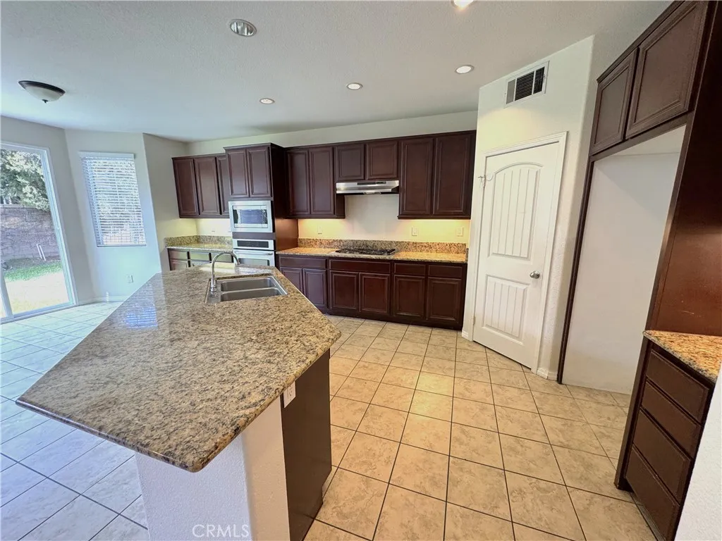 40277 Jacob Way, Murrieta, California 92563 home-pic-11