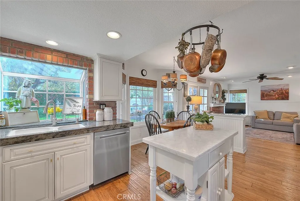 15489 Quiet Oak, Chino Hills, California 91709 home-pic-17