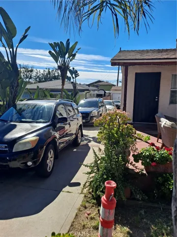 FRONT HOUSE YARD