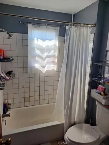FRONT HOUSE BATROOM