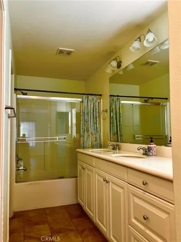 MASTER’S BATHROOM

