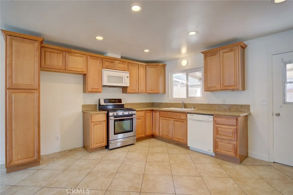 1234 Seabright, Grover Beach, California 93433 home-pic-10