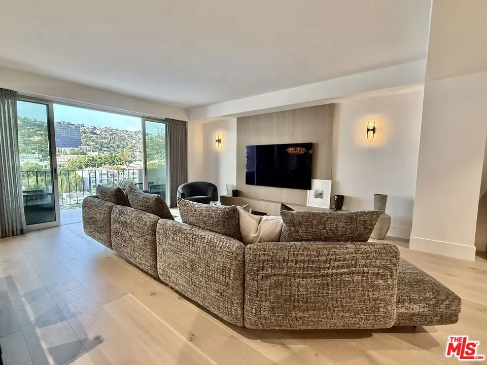 818 N Doheny Drive 901, West Hollywood, California 90069 home-pic-4