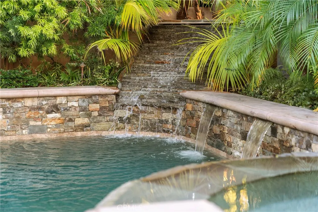 2065 Phalarope Court, Costa Mesa, California 92626 home-pic-31