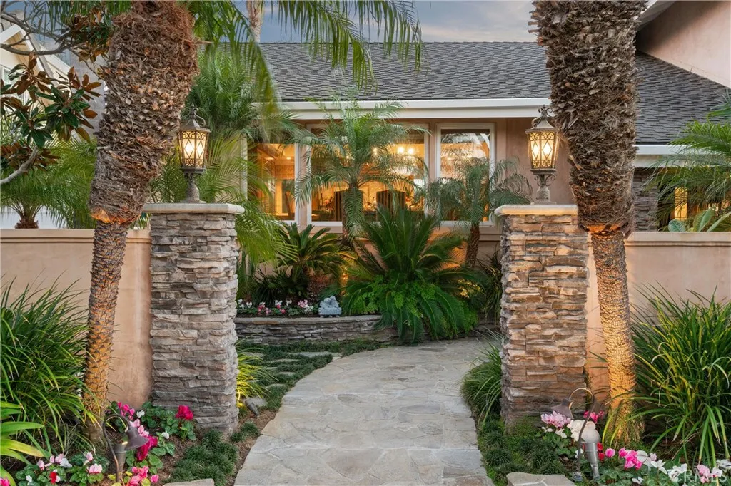 2065 Phalarope Court, Costa Mesa, California 92626 home-pic-2