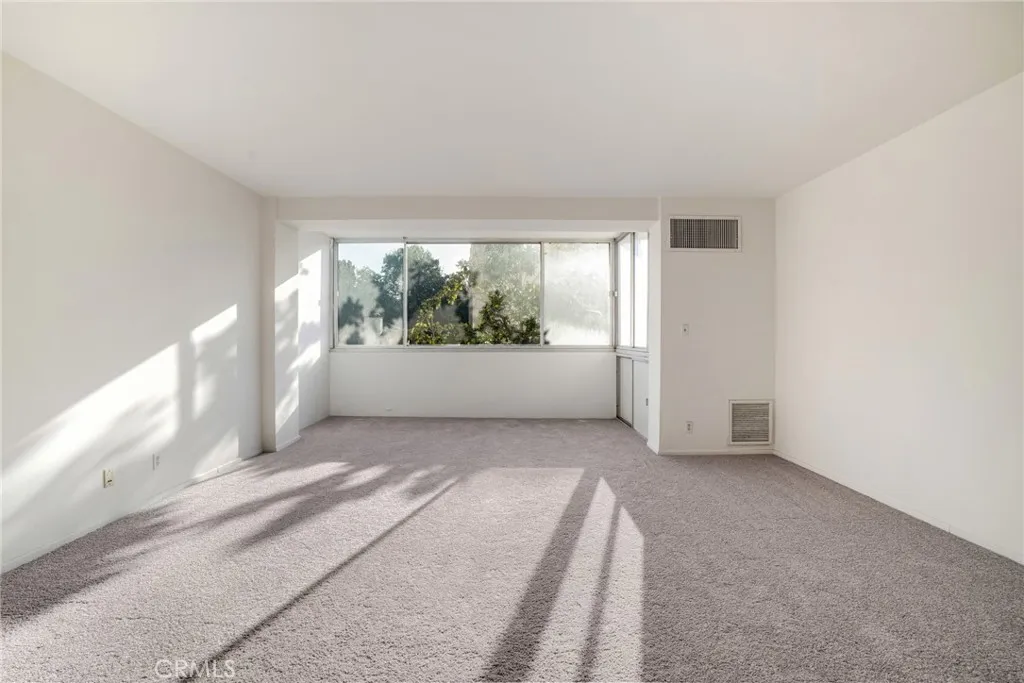 969 Hilgard, Los Angeles, California 90024 home-pic-8