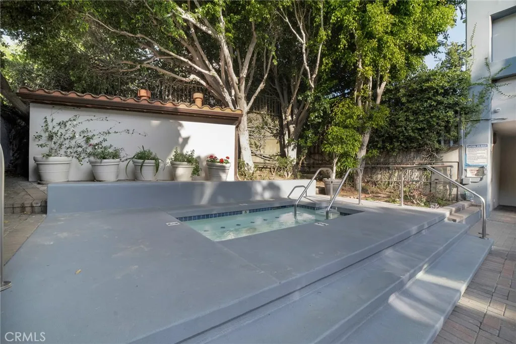969 Hilgard, Los Angeles, California 90024 home-pic-15