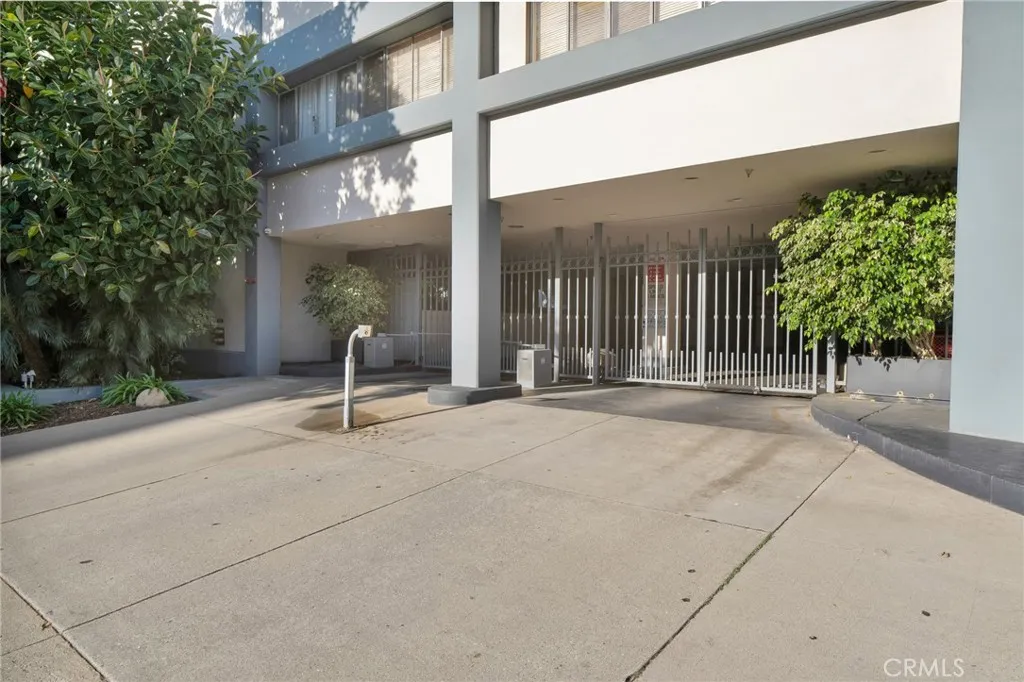 969 Hilgard, Los Angeles, California 90024 home-pic-16
