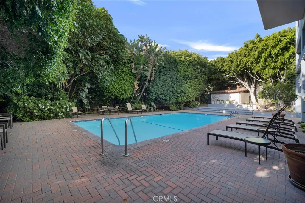969 Hilgard, Los Angeles, California 90024 home-pic-14