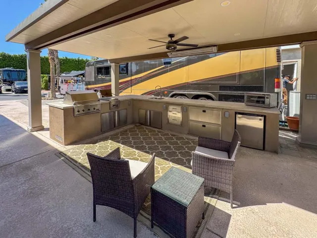 168 luxury RV lot-6