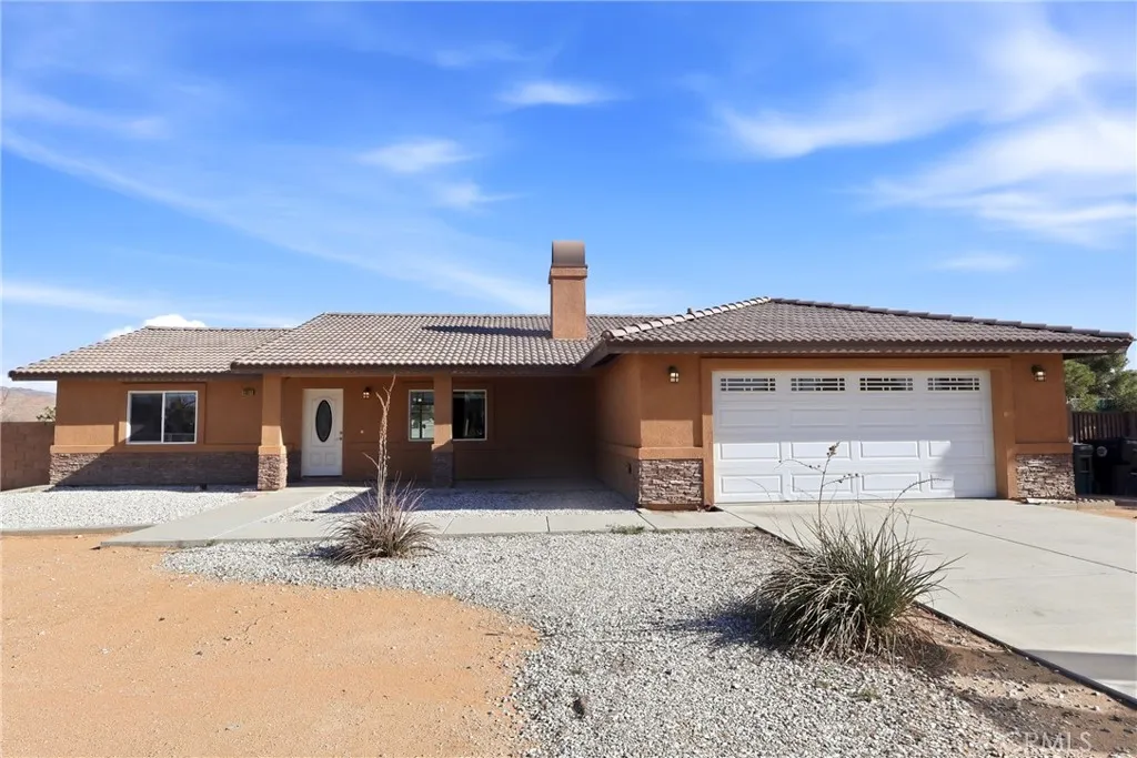 13071 Clallam Rd, Apple Valley, California 92308 home-pic-2