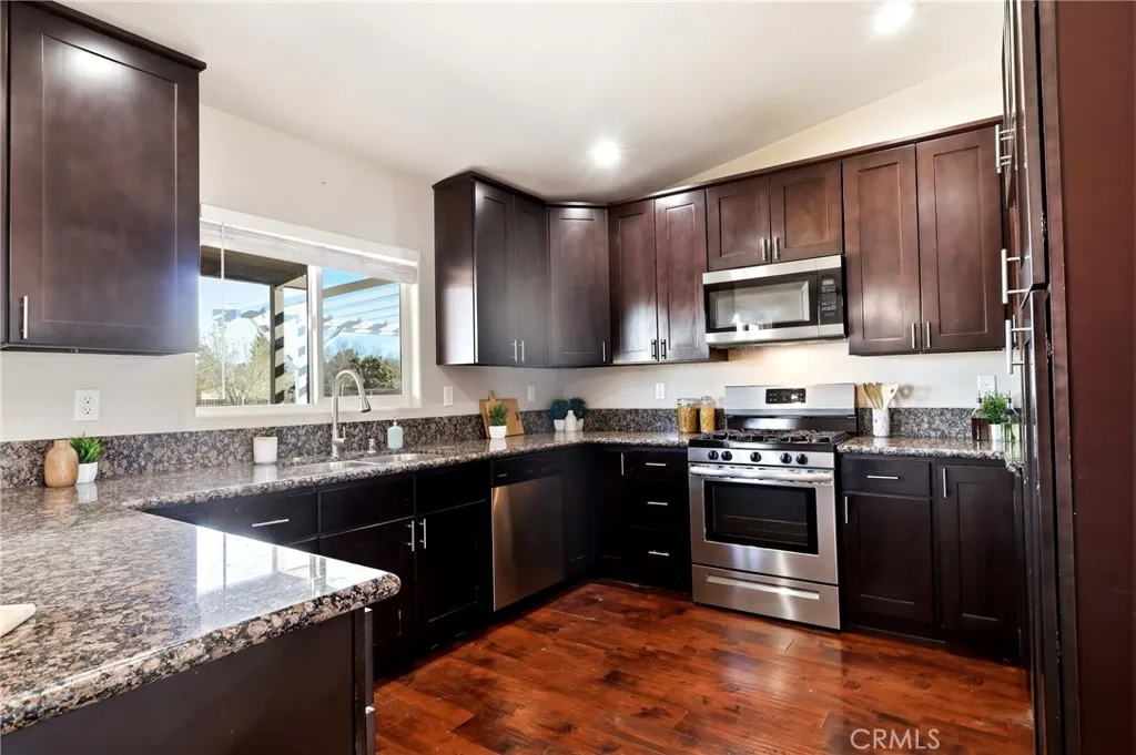 13071 Clallam Rd, Apple Valley, California 92308 home-pic-11