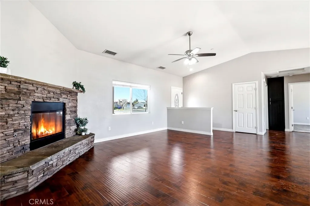 13071 Clallam Rd, Apple Valley, California 92308 home-pic-8