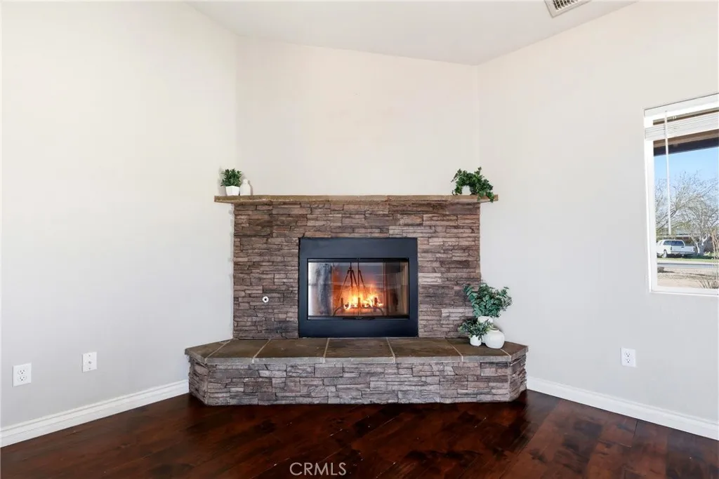 13071 Clallam Rd, Apple Valley, California 92308 home-pic-9