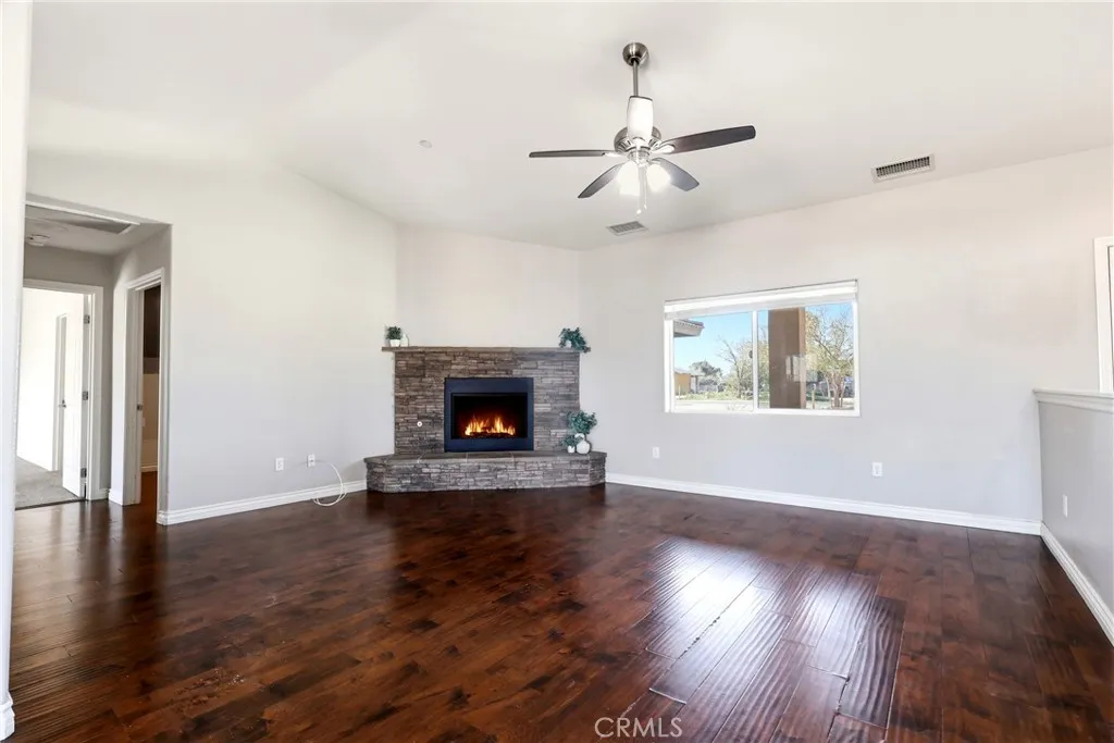 13071 Clallam Rd, Apple Valley, California 92308 home-pic-10