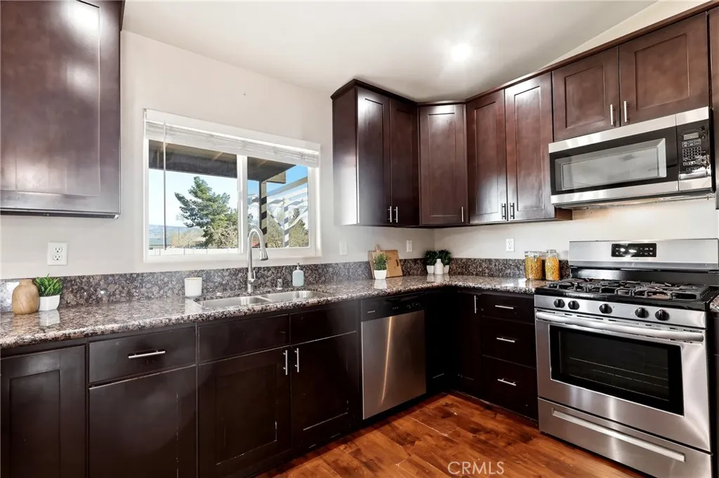 13071 Clallam Rd, Apple Valley, California 92308 home-pic-13