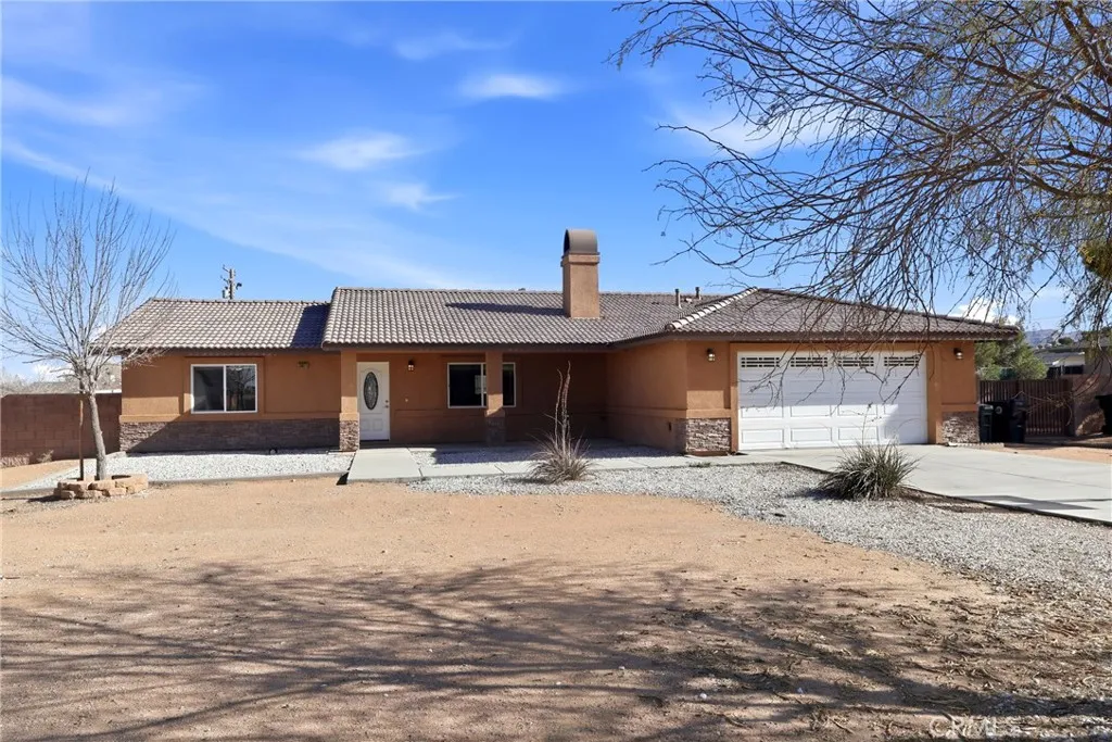 13071 Clallam Rd, Apple Valley, California 92308 home-pic-1