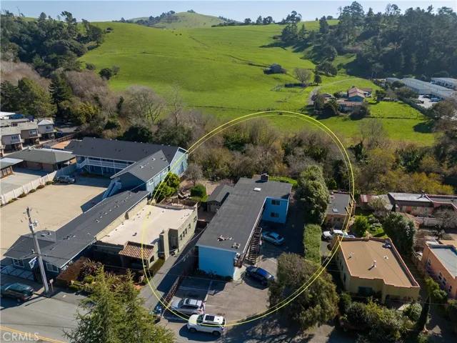 Over 10K sf property backs to the creek