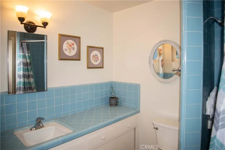 2nd bathroom upstairs