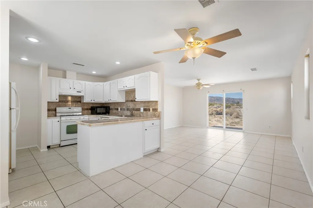 7086 Sheridan, 29 Palms, California 92277 home-pic-6