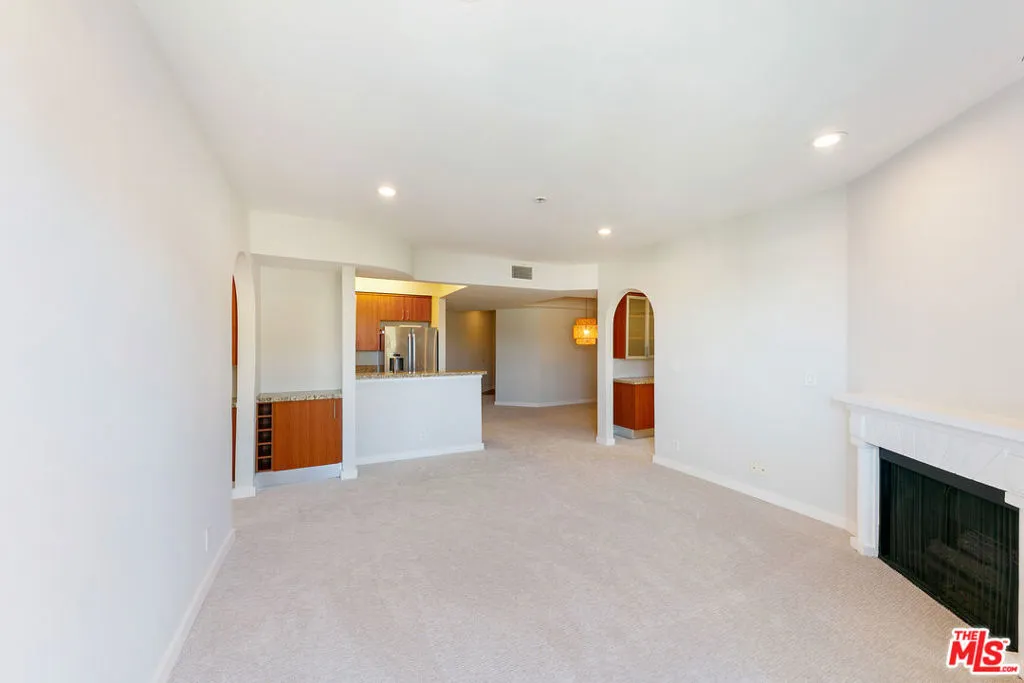 620 S Gramercy Place 320, Los Angeles, California 90005 home-pic-7