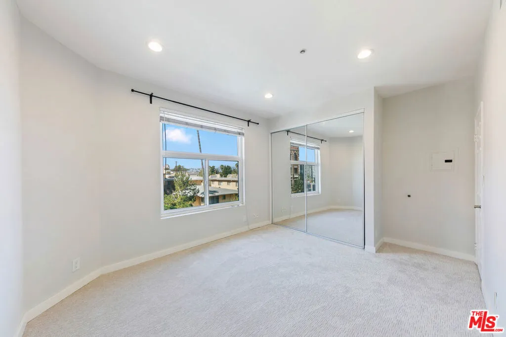 620 S Gramercy Place 320, Los Angeles, California 90005 home-pic-19