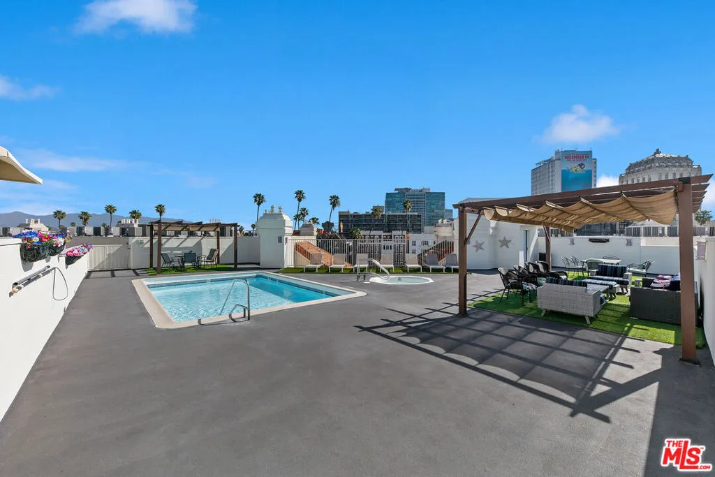 620 S Gramercy Place 320, Los Angeles, California 90005 home-pic-30