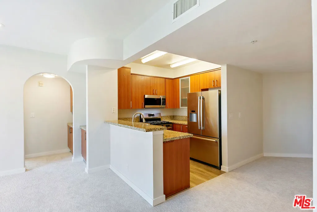 620 S Gramercy Place 320, Los Angeles, California 90005 home-pic-10