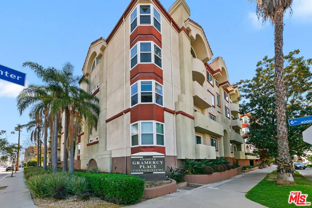 620 S Gramercy Place 320, Los Angeles, California 90005 home-pic-35