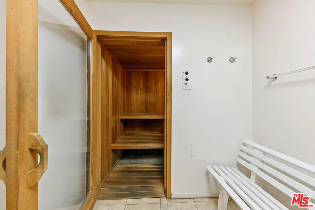 620 S Gramercy Place 320, Los Angeles, California 90005 home-pic-29