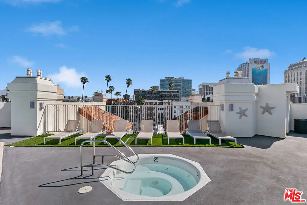 620 S Gramercy Place 320, Los Angeles, California 90005 home-pic-33