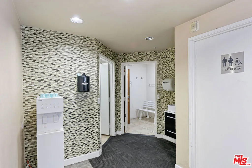 620 S Gramercy Place 320, Los Angeles, California 90005 home-pic-28