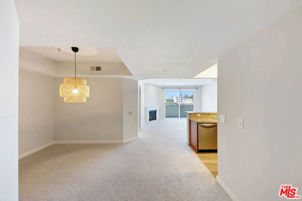 620 S Gramercy Place 320, Los Angeles, California 90005 home-pic-3