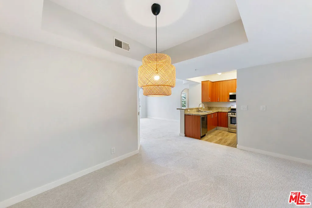 620 S Gramercy Place 320, Los Angeles, California 90005 home-pic-5