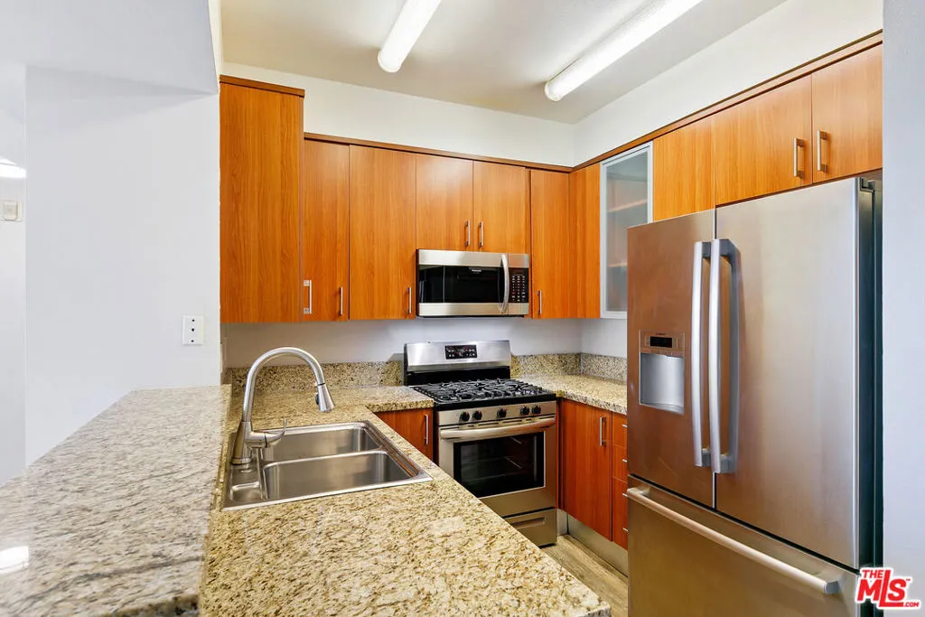 620 S Gramercy Place 320, Los Angeles, California 90005 home-pic-8