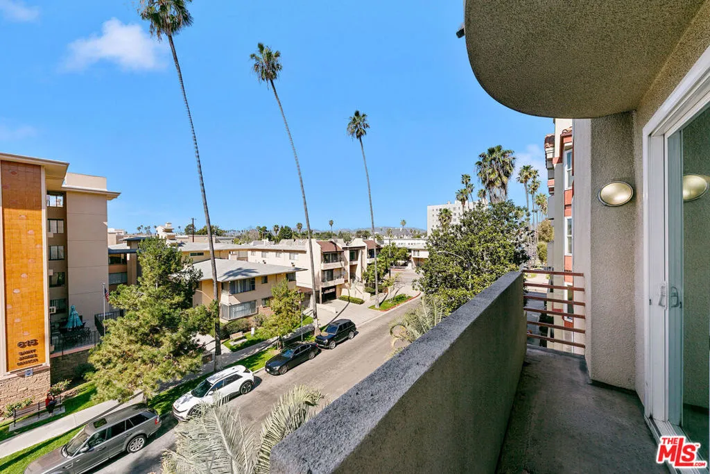 620 S Gramercy Place 320, Los Angeles, California 90005 home-pic-20
