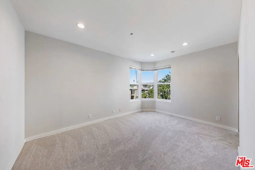 620 S Gramercy Place 320, Los Angeles, California 90005 home-pic-12