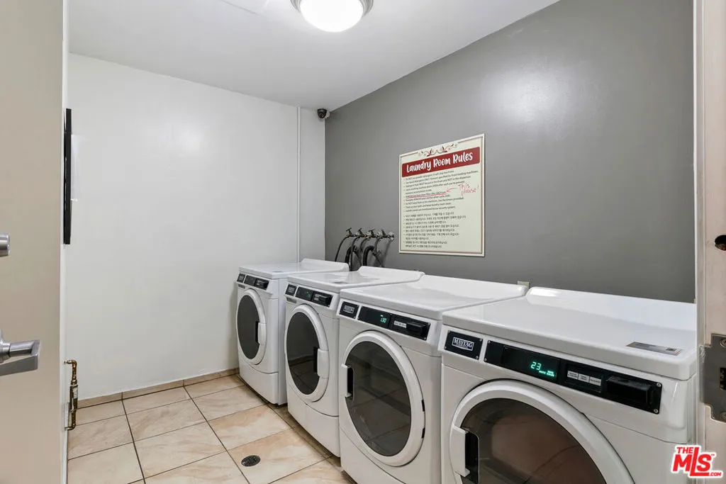 620 S Gramercy Place 320, Los Angeles, California 90005 home-pic-22