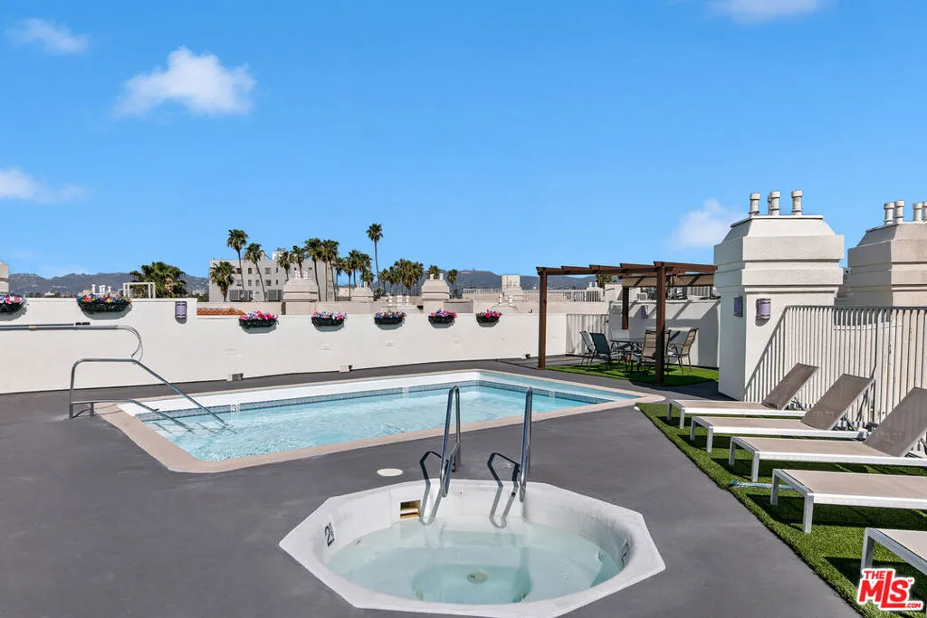 620 S Gramercy Place 320, Los Angeles, California 90005 home-pic-34