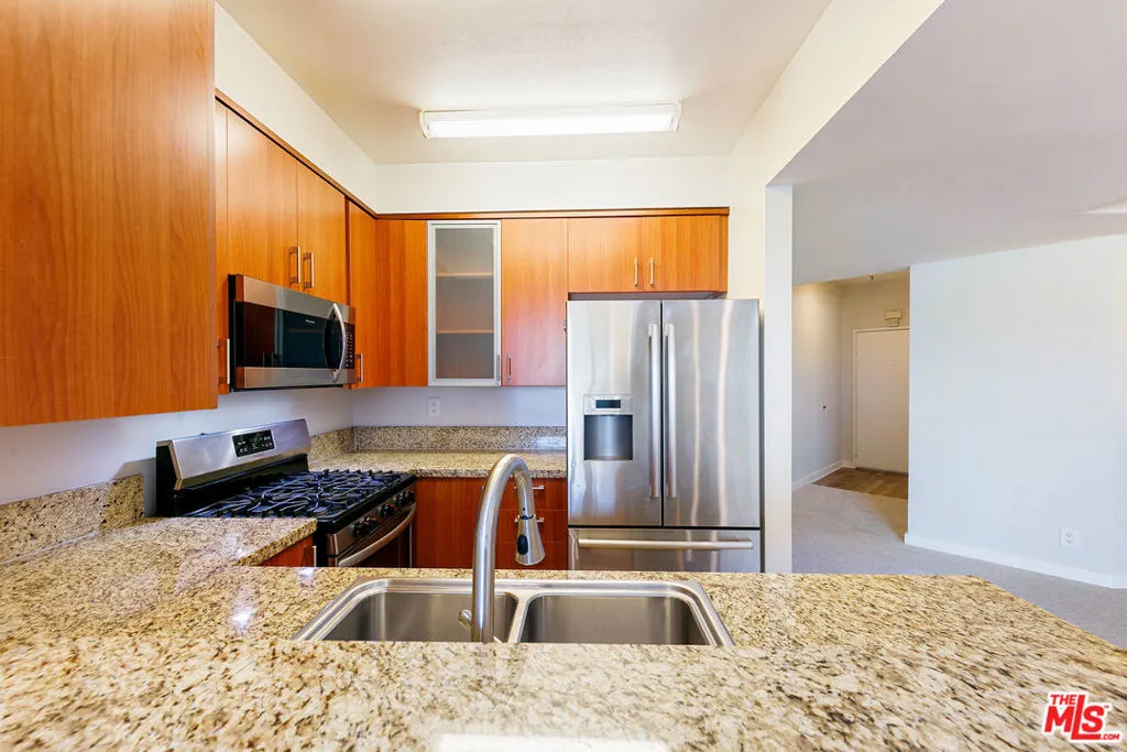 620 S Gramercy Place 320, Los Angeles, California 90005 home-pic-9