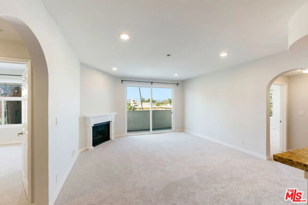 620 S Gramercy Place 320, Los Angeles, California 90005 home-pic-6