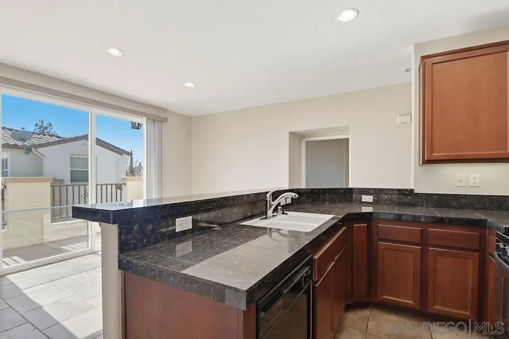 1461 Caminito Sardin 1, Chula Vista, California 91915 home-pic-14