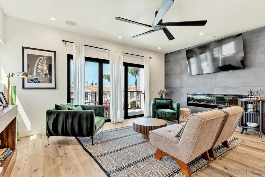 806 N Cleveland St Unit 2 Unit 2 - The Star, Oceanside, California 92054 home-pic-6