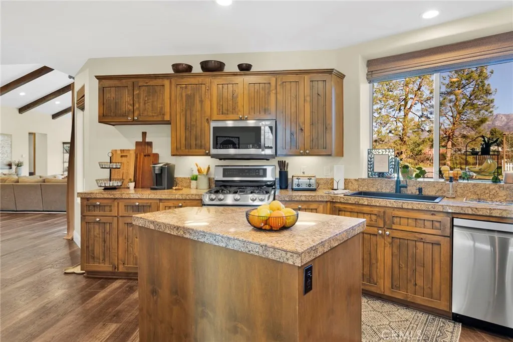 40590 Lincoln, Cherry Valley, California 92223 home-pic-18