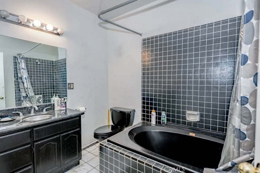 6228 S Fairfax Avenue, Ladera Heights, California 90056 home-pic-16