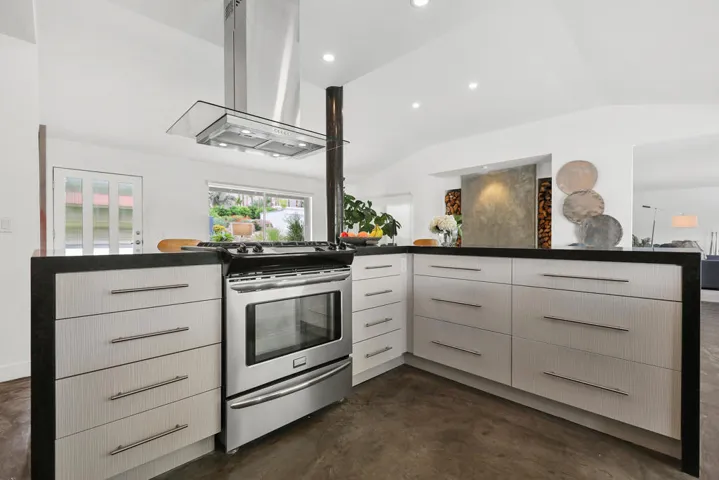 037 KITCHEN